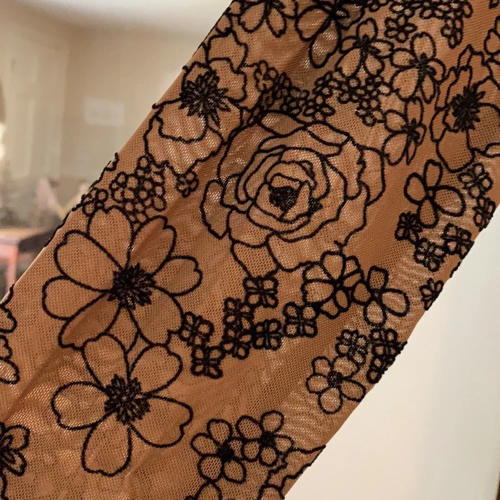 Gorgeous brown floral wrap around string waist surplice top - Picture 7 of 9